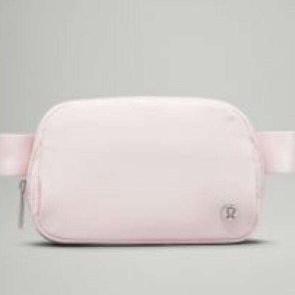 NWOT Everywhere Belt Bag 1L Pink Flush - Picture 1 of 5